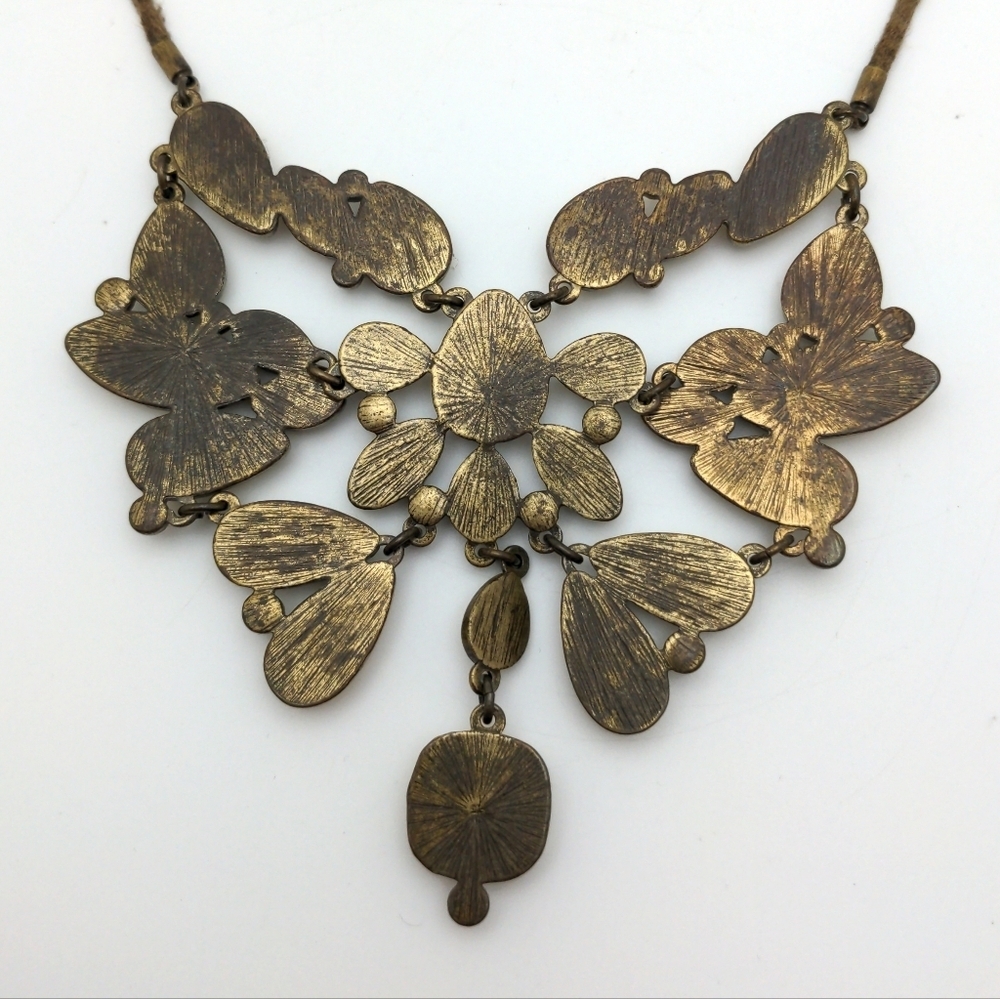 Vintage Cream Bibb Statement Necklace - Picture 9 of 16